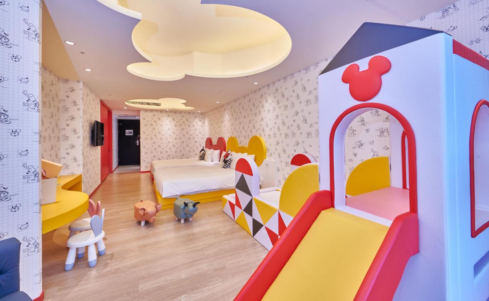 Grand Bay Resort Hotel Heng-ch'un Kültér fotó A Disney themed room at the hotel