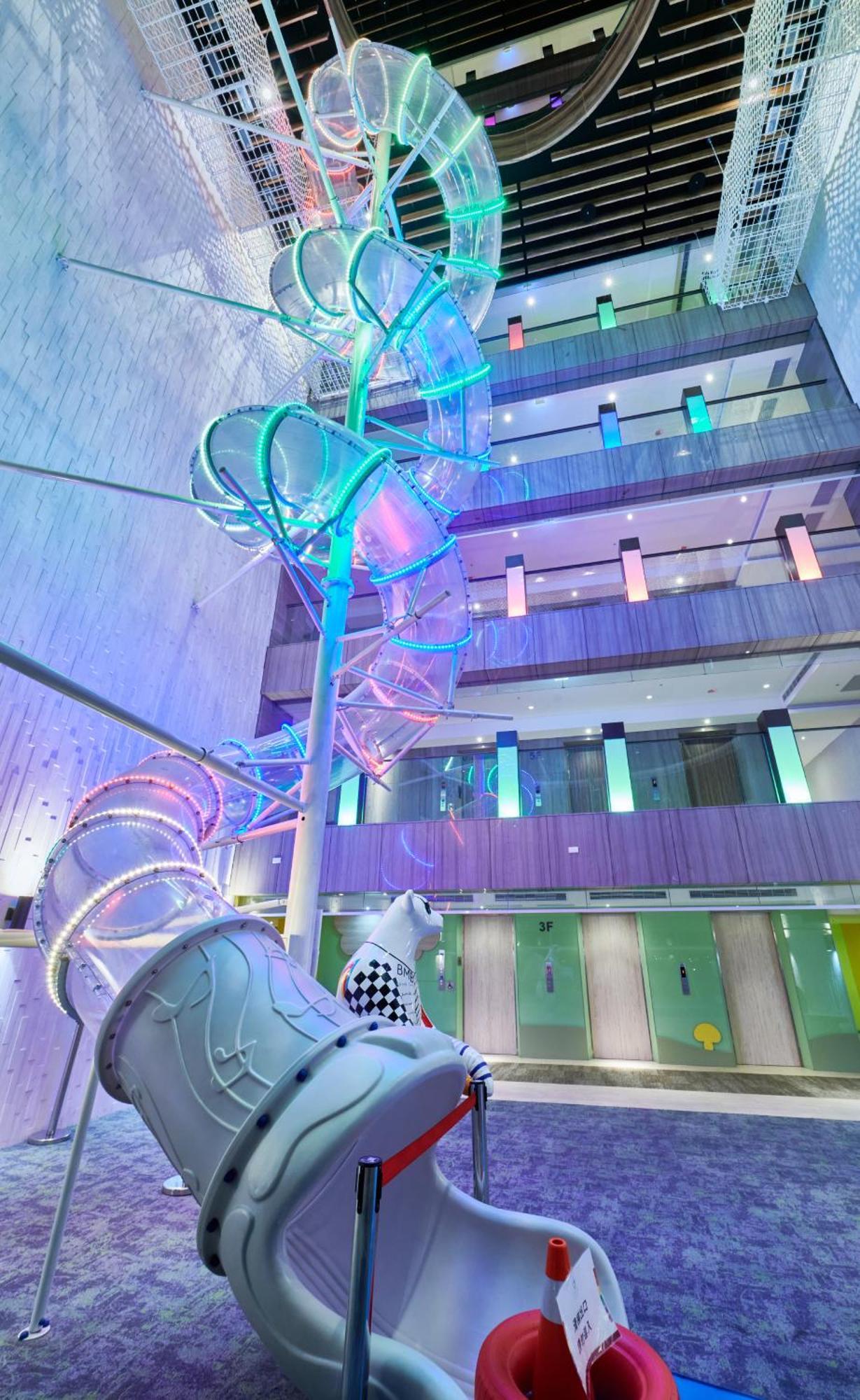 Grand Bay Resort Hotel Heng-ch'un Kültér fotó The atrium at the new Royal Victoria Hospital